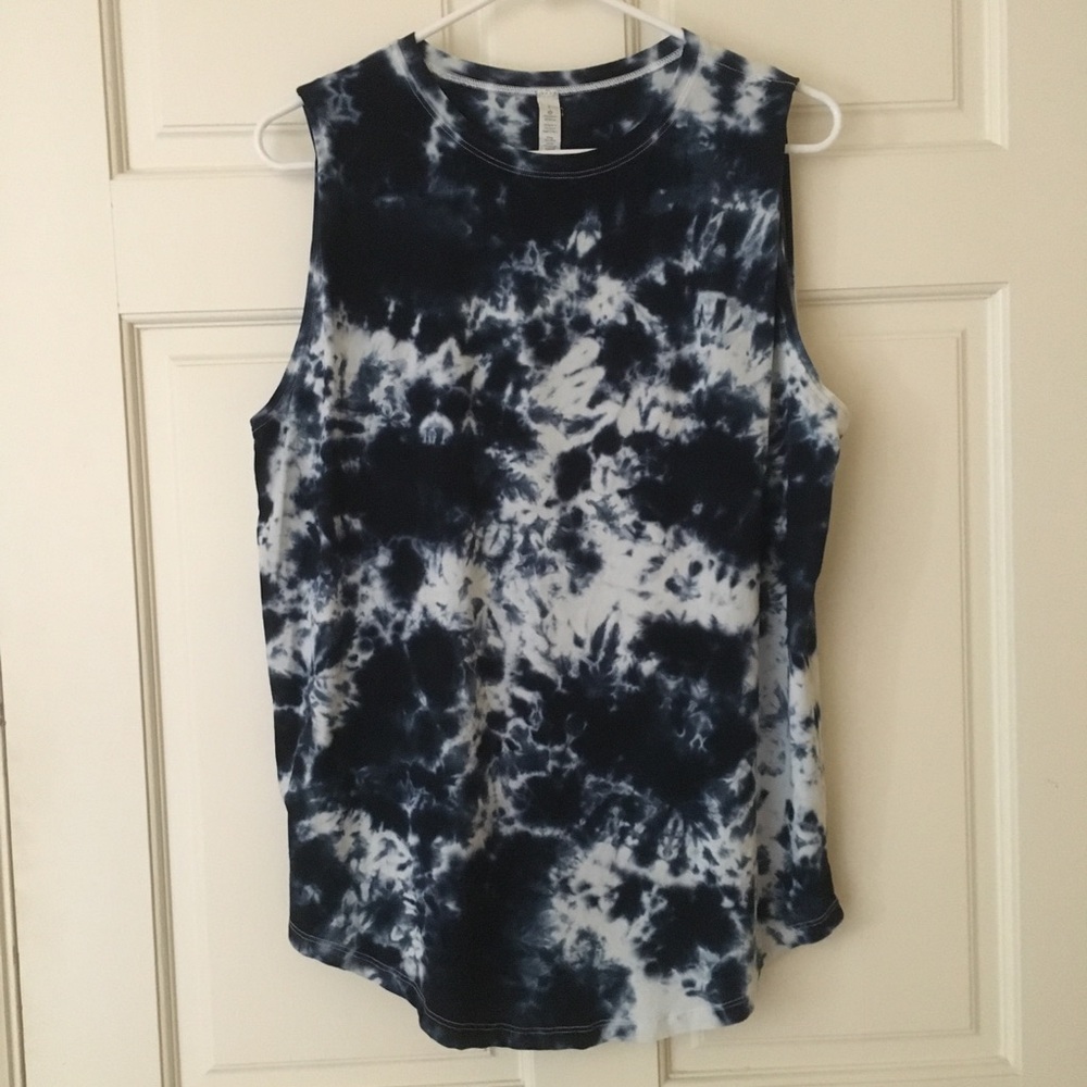 Lululemon (8) T-shirt Activewear Top Sleeveless Blue White Tie-Dye Women’s